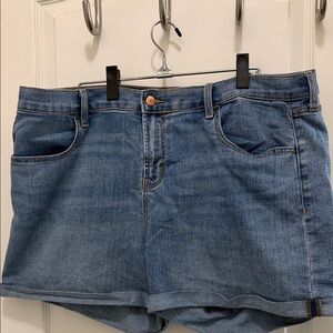 Women’s Size 18 Mid Rise Light Wash Cuffed Denim Shorts